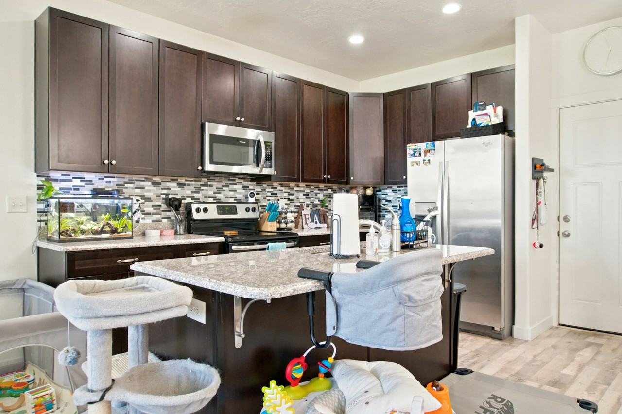1096 Emerald Pools Lane - Photo 2 of 14