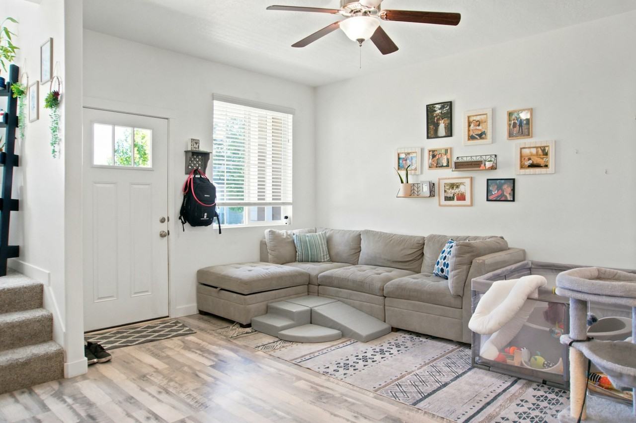 1096 Emerald Pools Lane - Photo 3 of 14