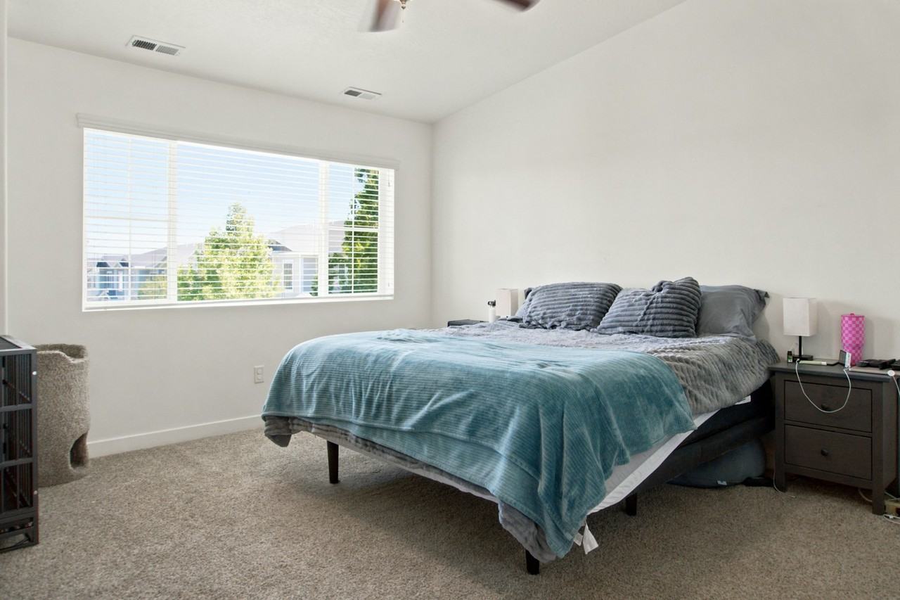 1096 Emerald Pools Lane - Photo 6 of 14