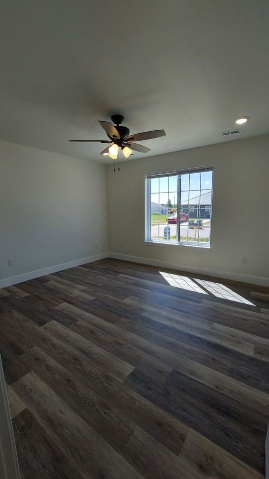 511 Eagle St #511 - Photo 3 of 11