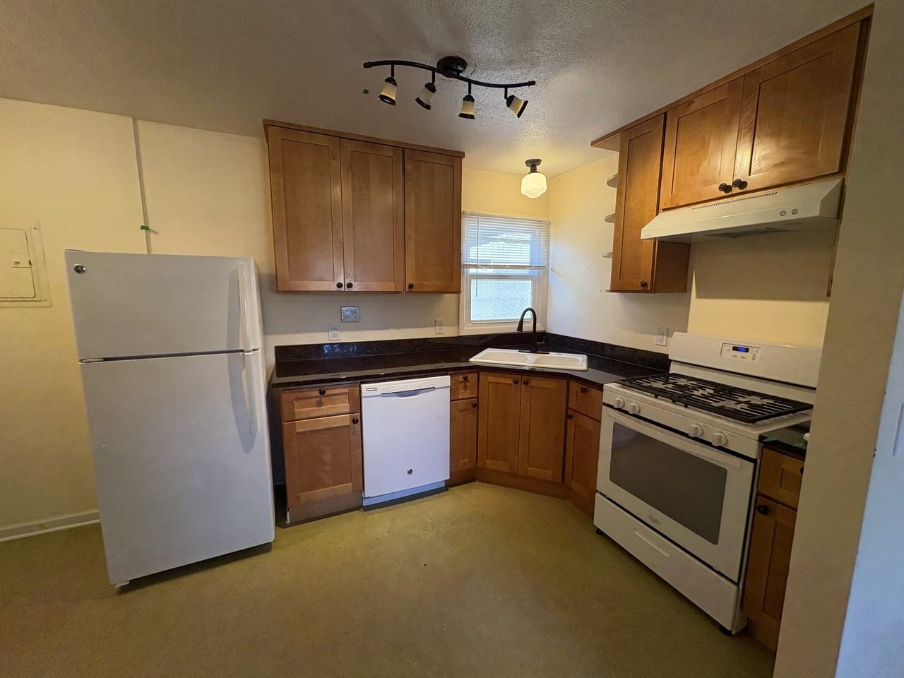 4701 Ne 55th Ave #4701 - Photo 2 of 6