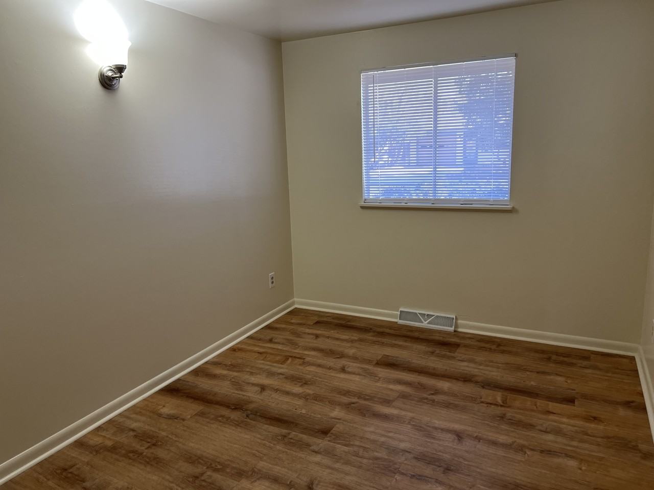 1033 Grant St #1 - Photo 3 of 18