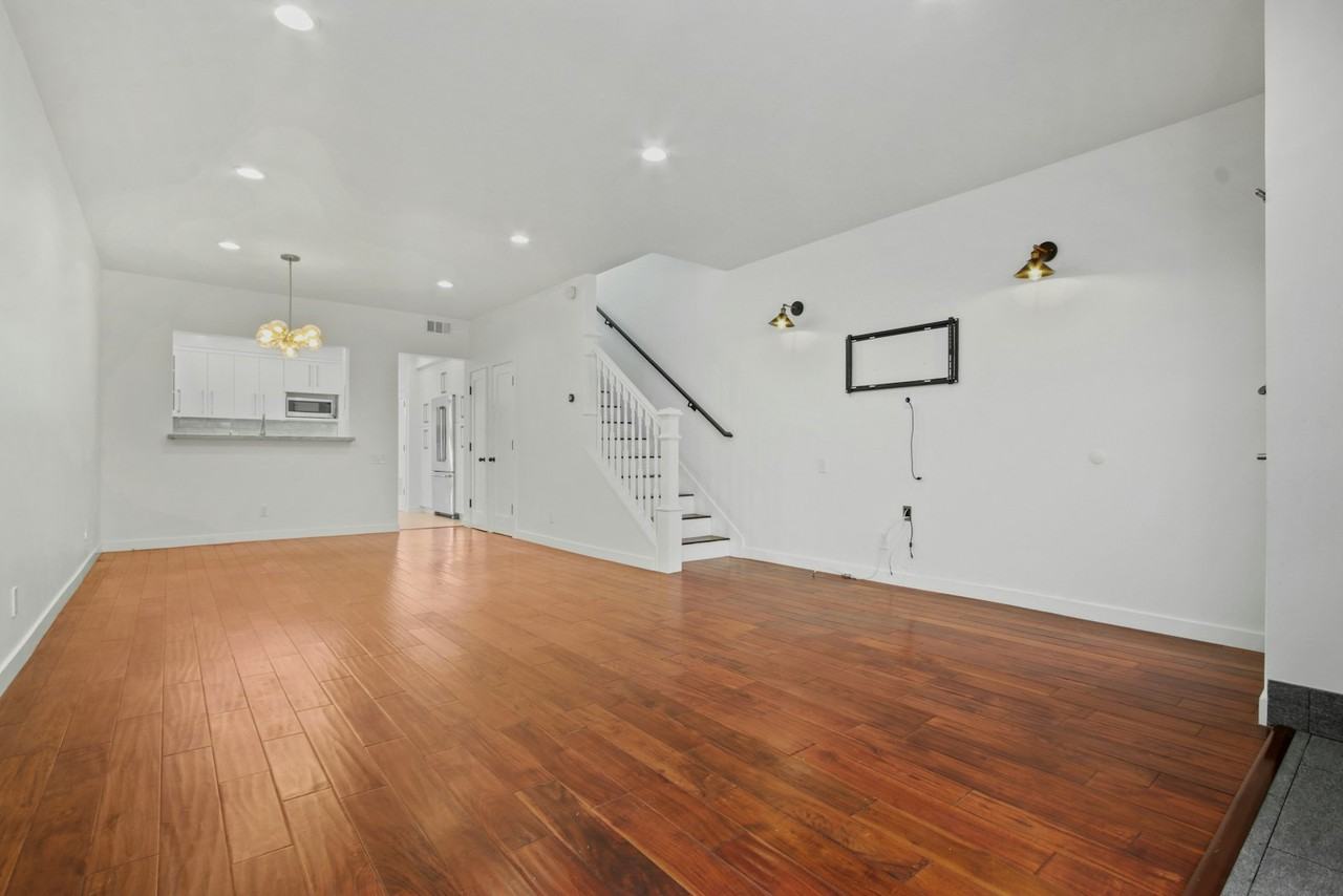 1133 24th Street unit 11 - Photo 4 of 20
