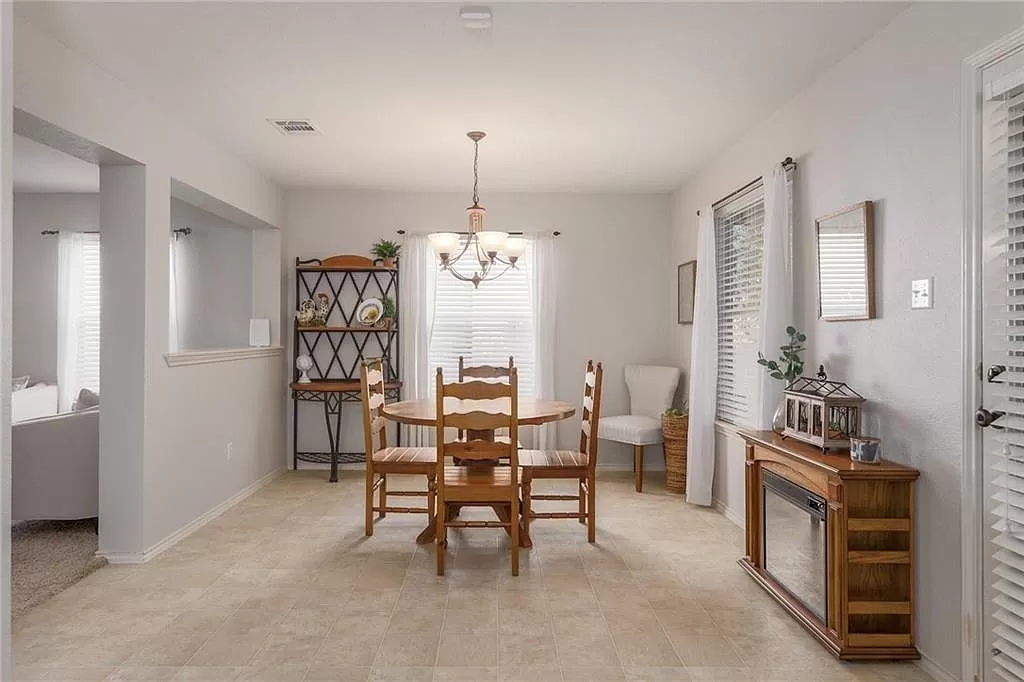 1422 Davis Mountain Loop - Photo 5 of 16