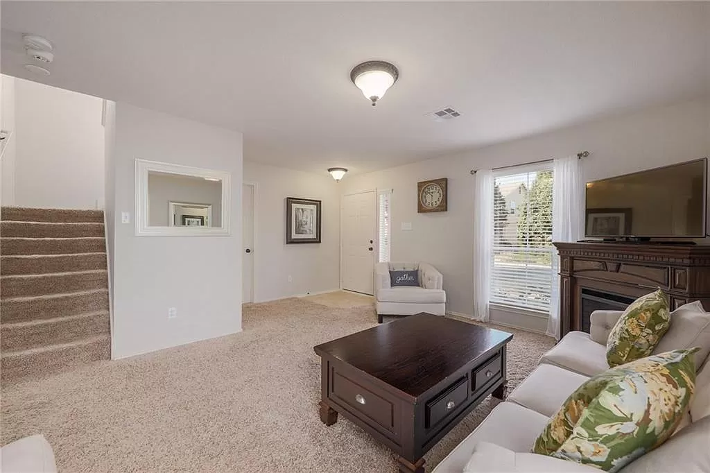 1422 Davis Mountain Loop - Photo 7 of 16