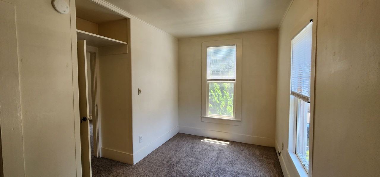 164-70 D Avenue - Photo 3 of 23