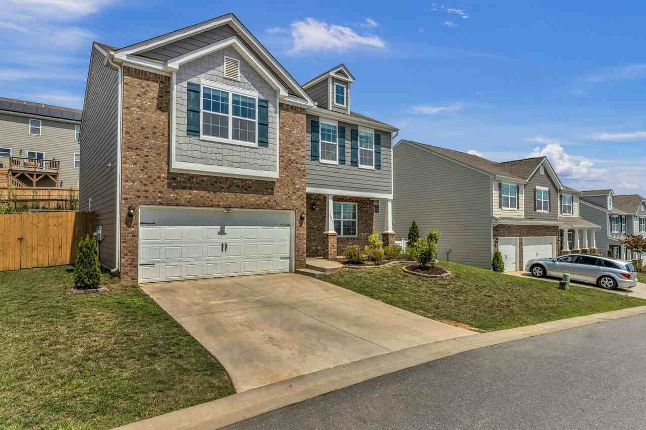 229 Marathon Lane - Photo 4 of 48