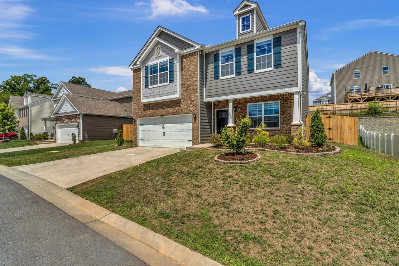229 Marathon Lane - Photo 5 of 48