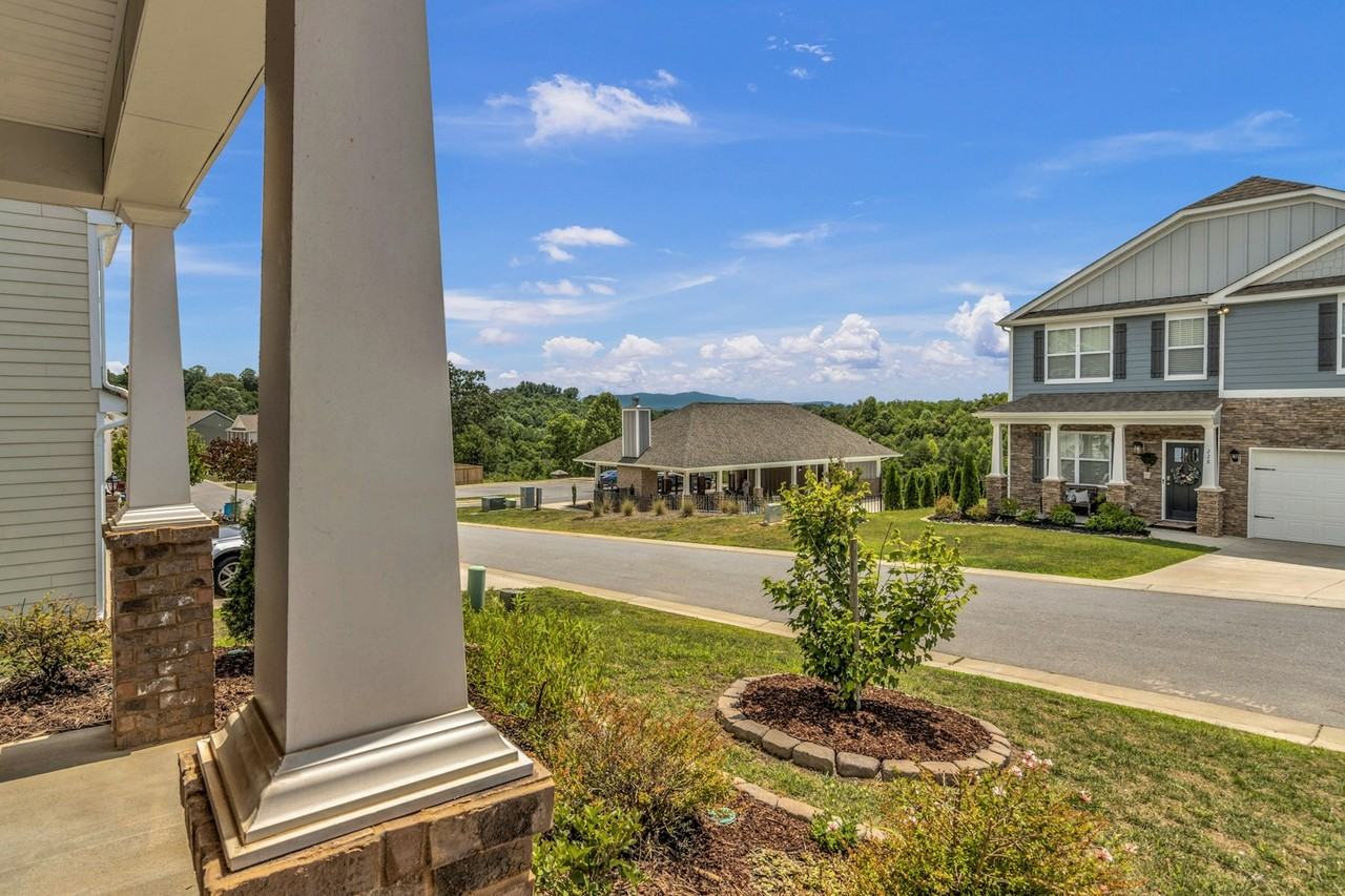 229 Marathon Lane - Photo 7 of 48