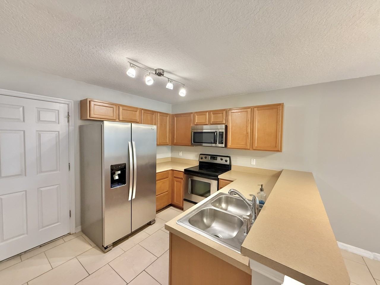 609 Cresting Oak Cir #1 - Photo 4 of 20