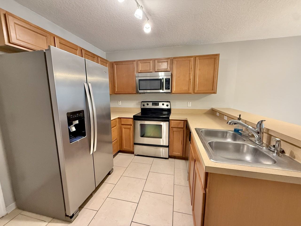 609 Cresting Oak Cir #1 - Photo 5 of 20
