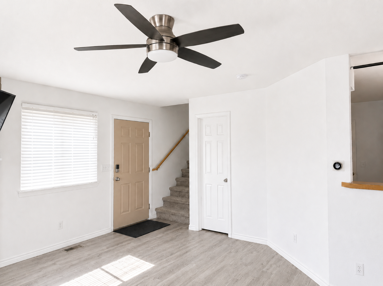 94 Mountain Shadows Ln - Photo 2 of 19