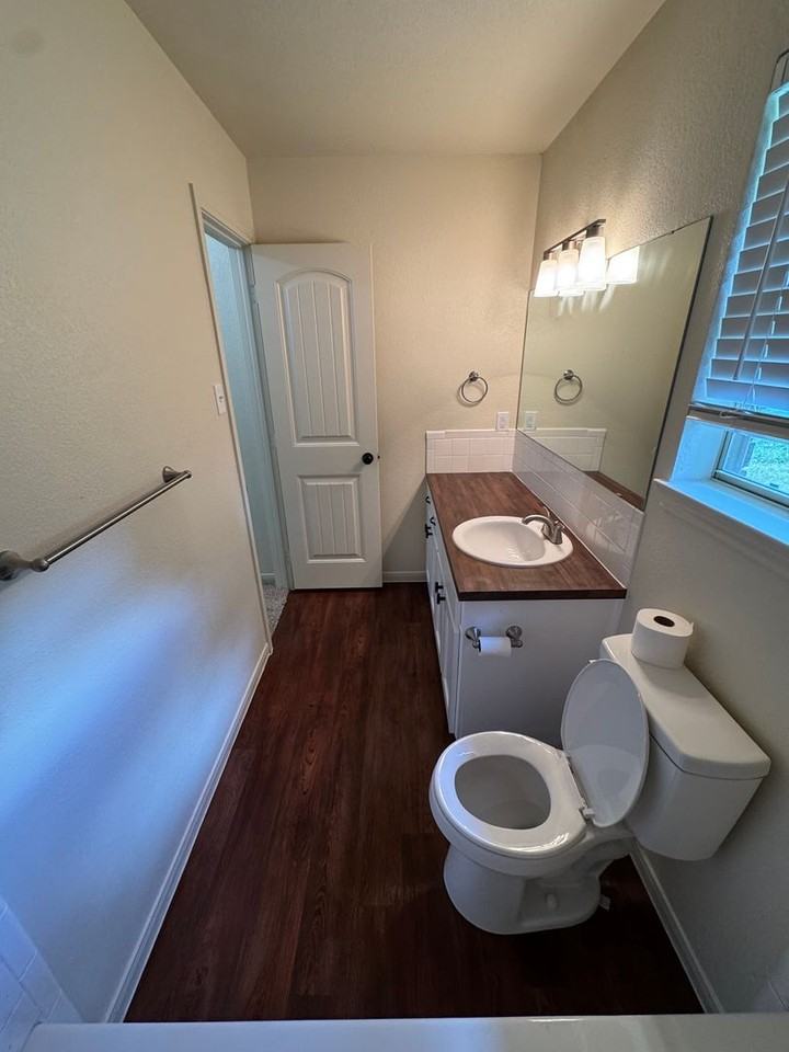 108 E Reagan Ave - Photo 4 of 23