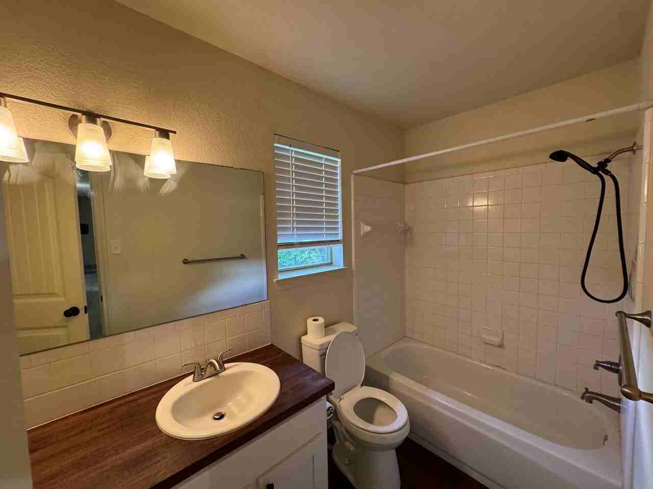 108 E Reagan Ave - Photo 5 of 23