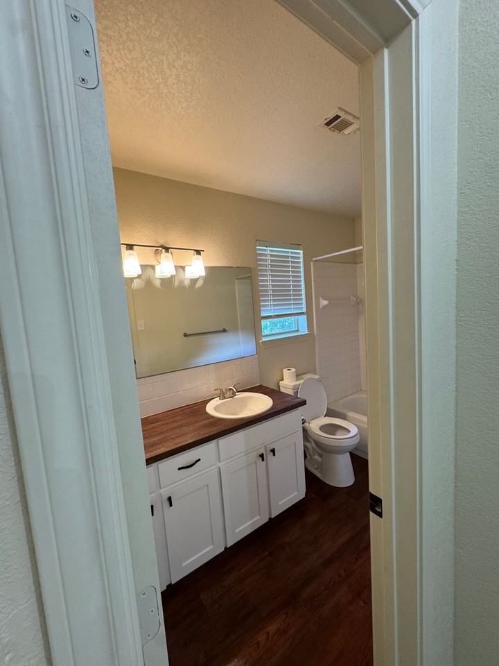 108 E Reagan Ave - Photo 6 of 23