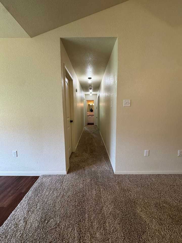 108 E Reagan Ave - Photo 7 of 23