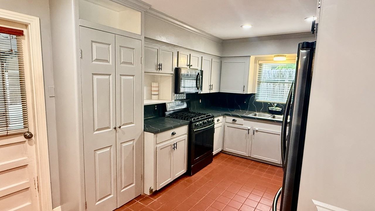 809 Woodstock St #NA - Photo 4 of 24