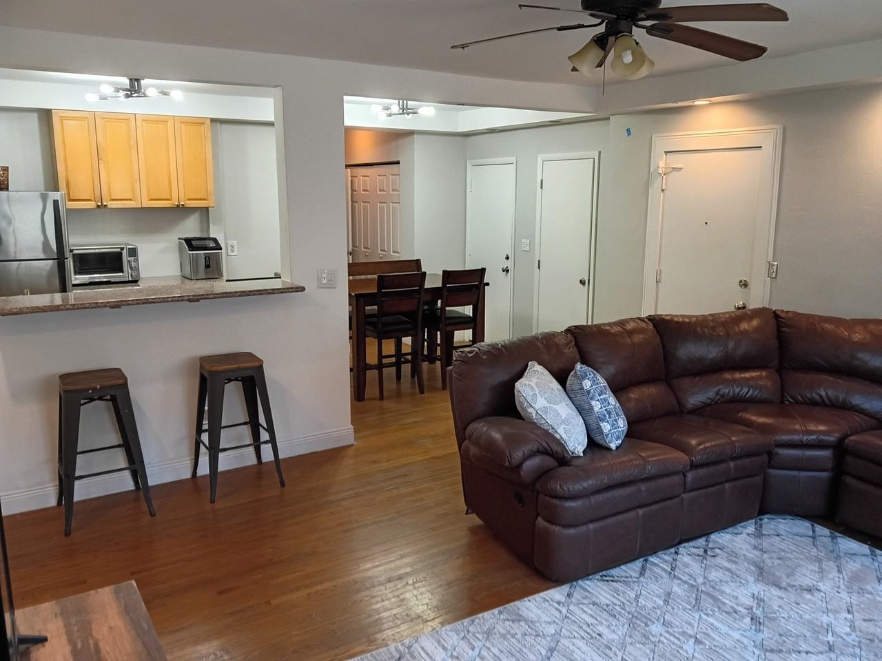 1616 Michigan Ave #4 - Photo 2 of 11