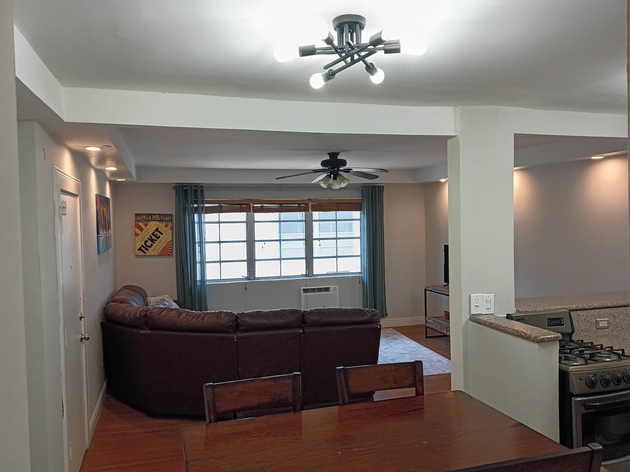 1616 Michigan Ave #4 - Photo 4 of 11