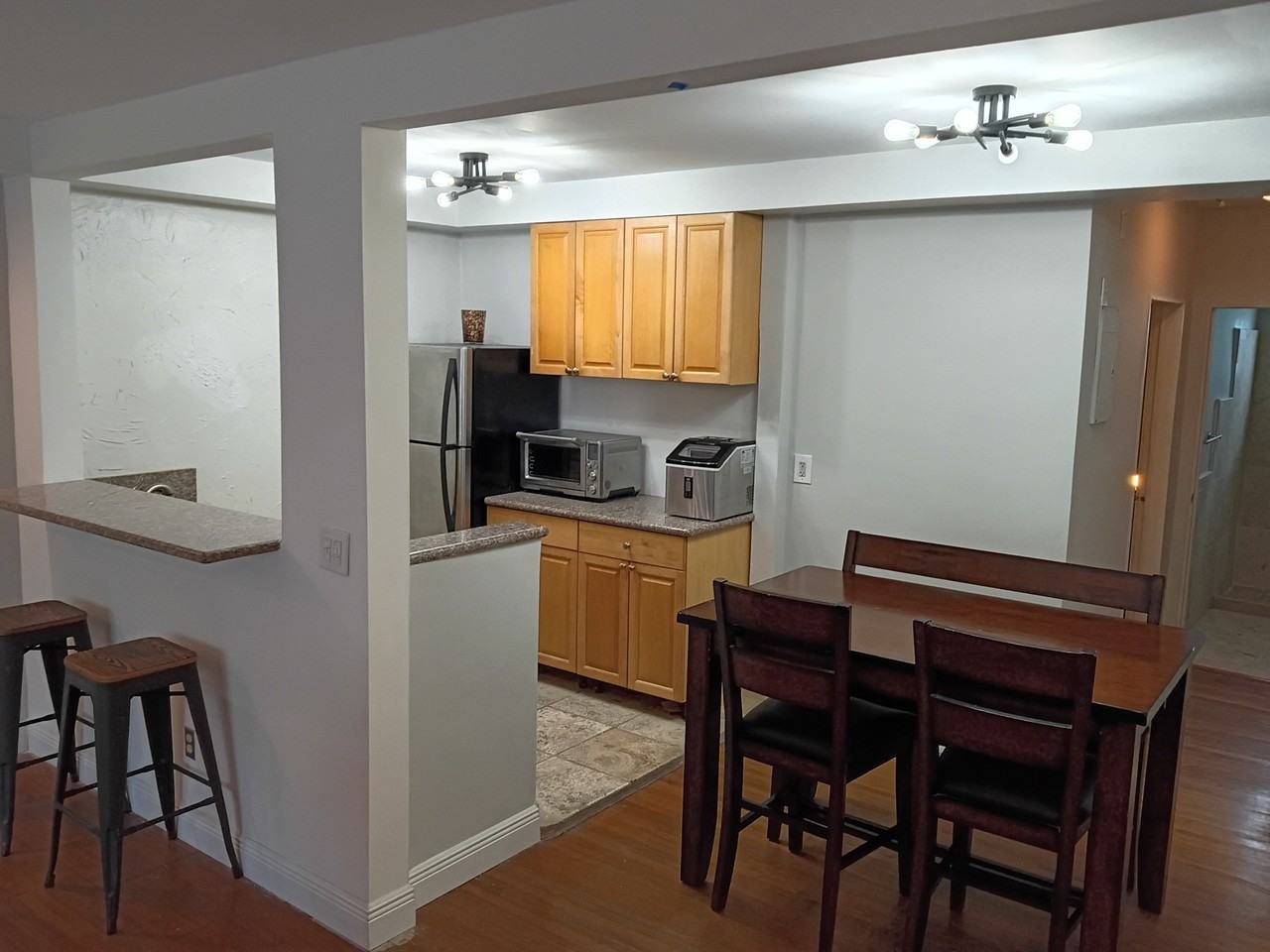 1616 Michigan Ave #4 - Photo 5 of 11