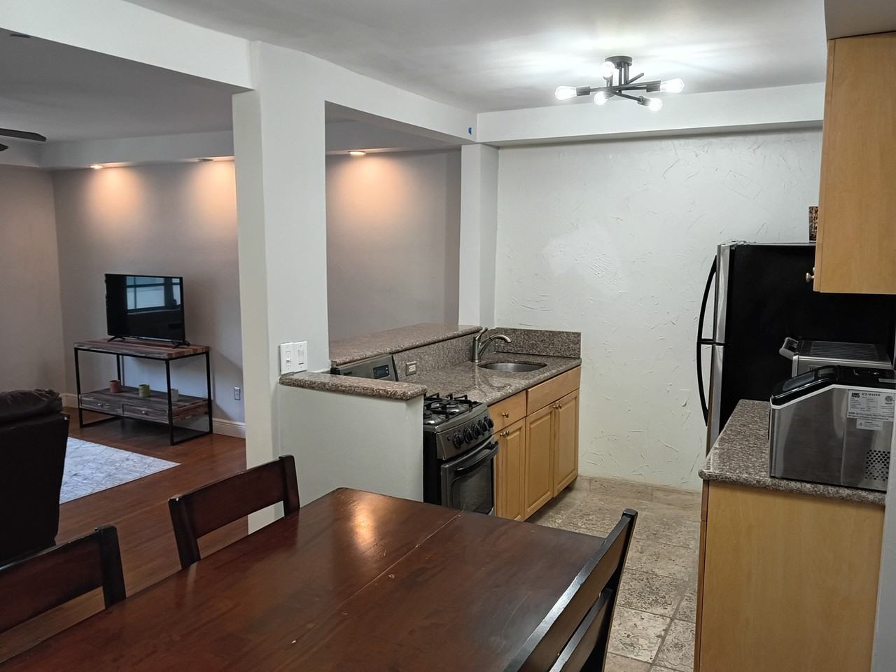 1616 Michigan Ave #4 - Photo 6 of 11