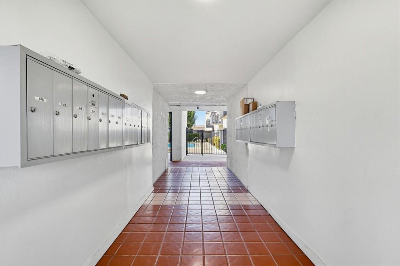 14709 S Budlong - Photo 5 of 17