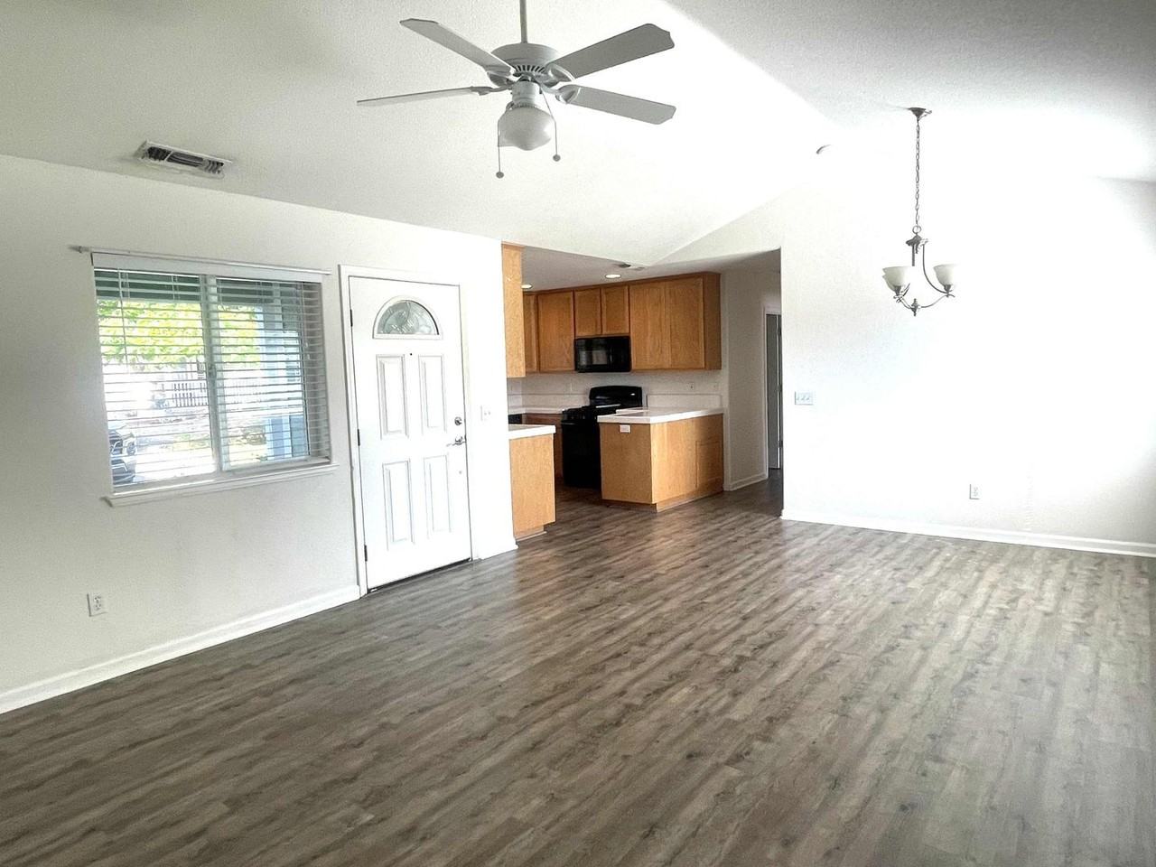 164 Highlands Ct - Photo 2 of 18