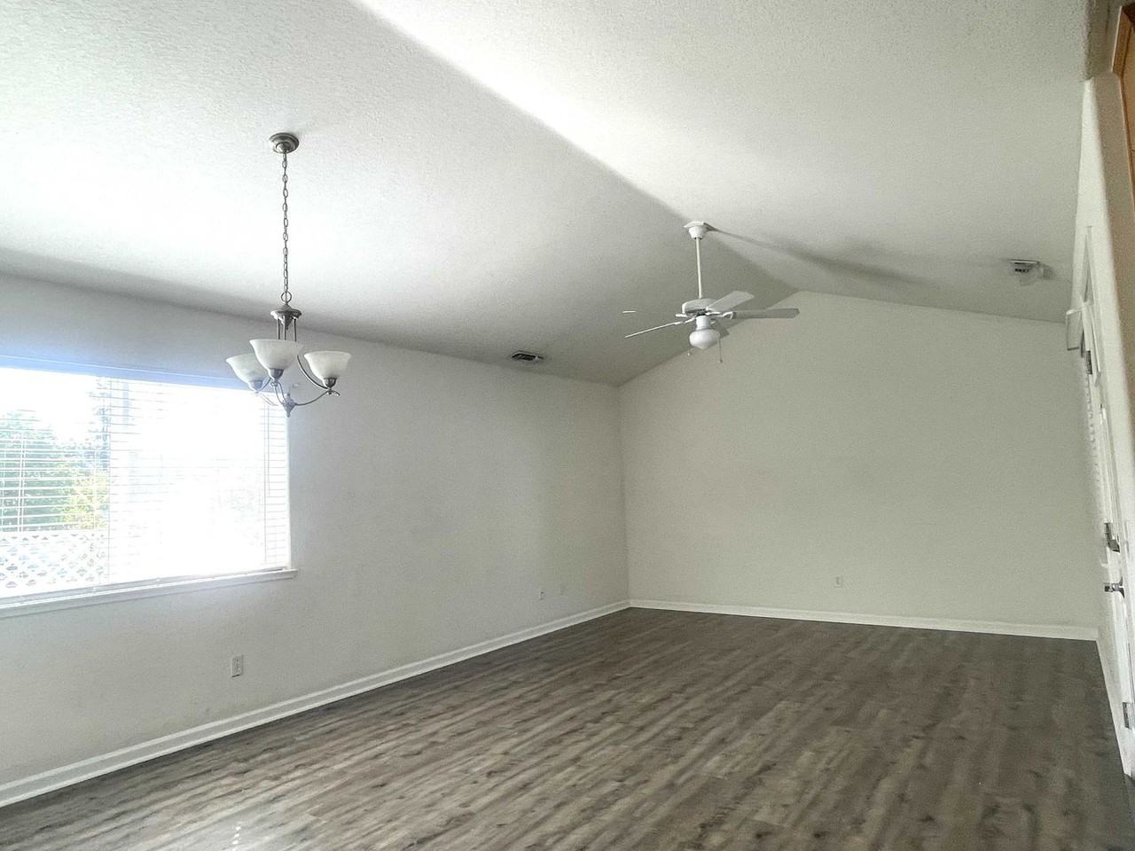 164 Highlands Ct - Photo 3 of 18