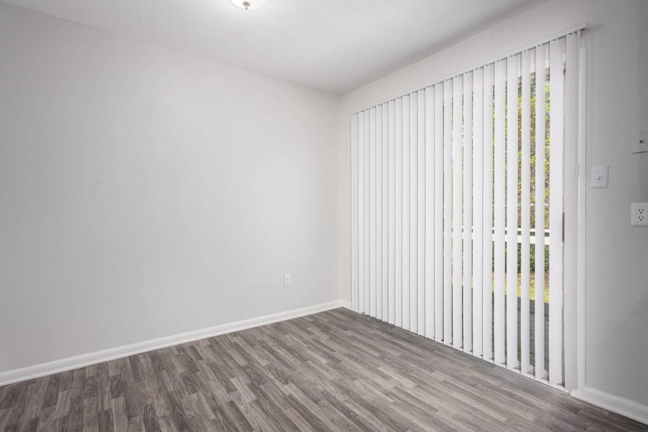 Countryside Villa Apartments - Photo 6 of 34