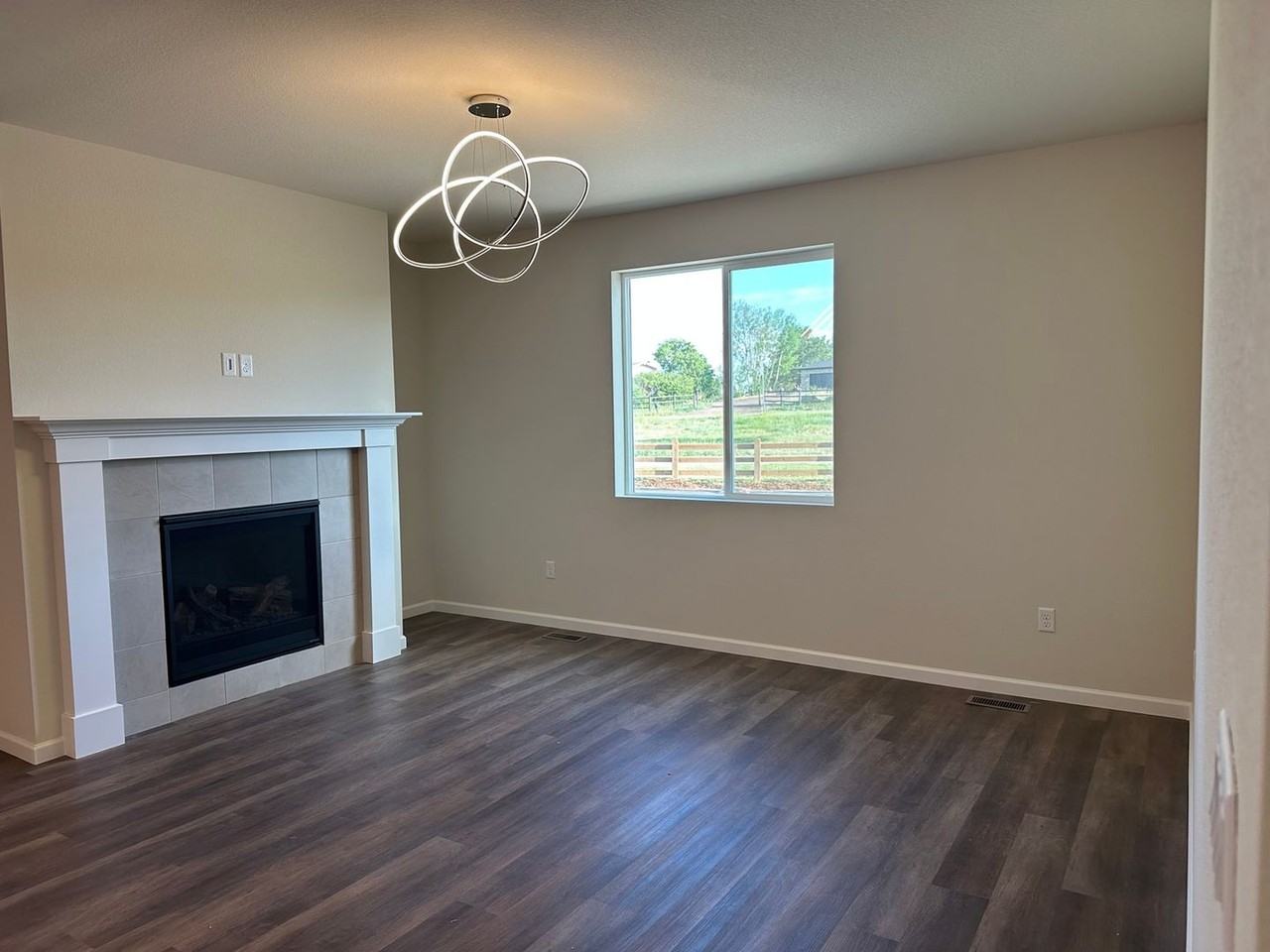 274 Marlowe Dr - Photo 3 of 22