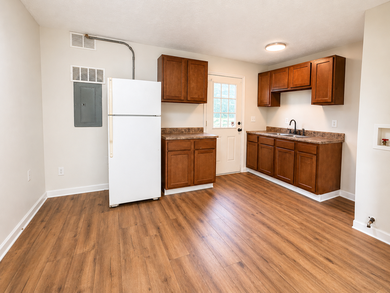 1482 Kingry St - Photo 4 of 14