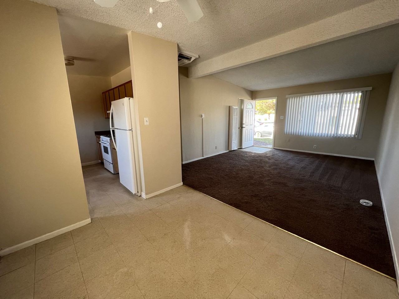 312 Sahara Dr - Photo 3 of 9