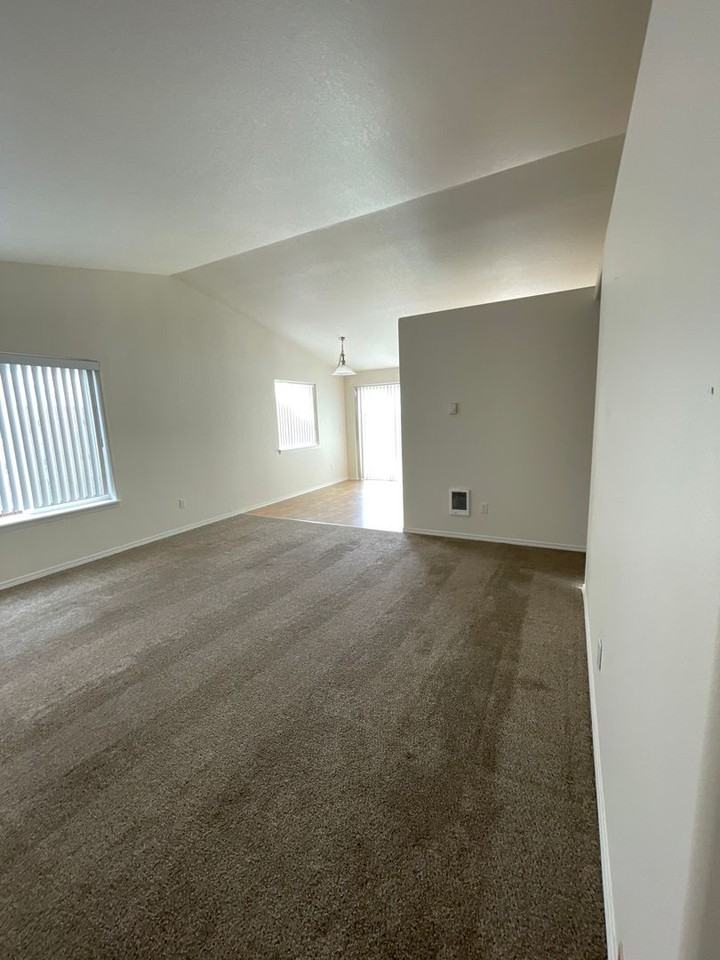 822 Se Maui Ln - Photo 3 of 18