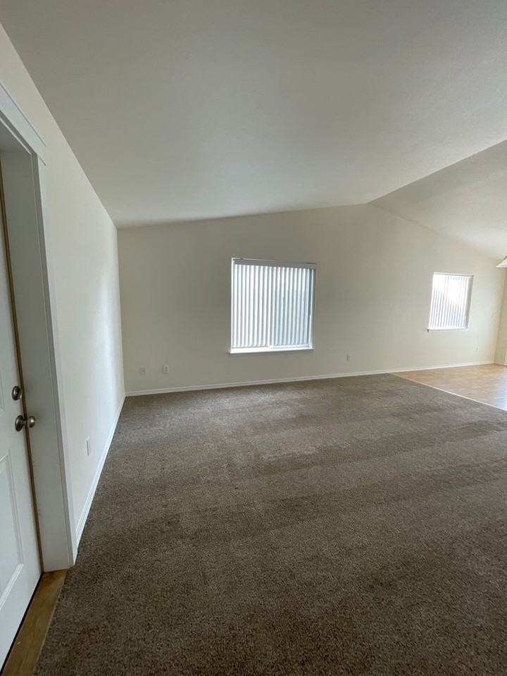 822 Se Maui Ln - Photo 4 of 18