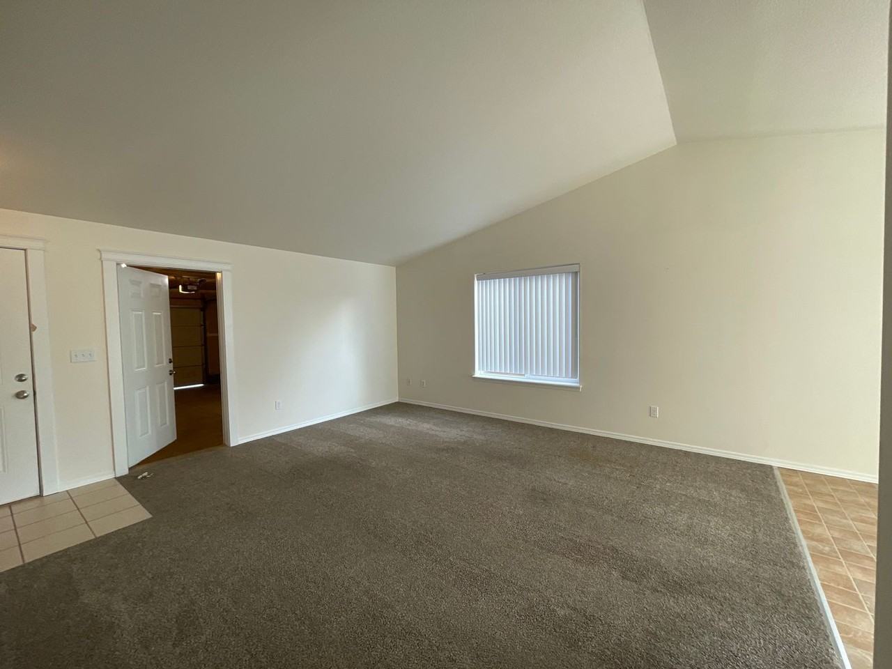 822 Se Maui Ln - Photo 5 of 18