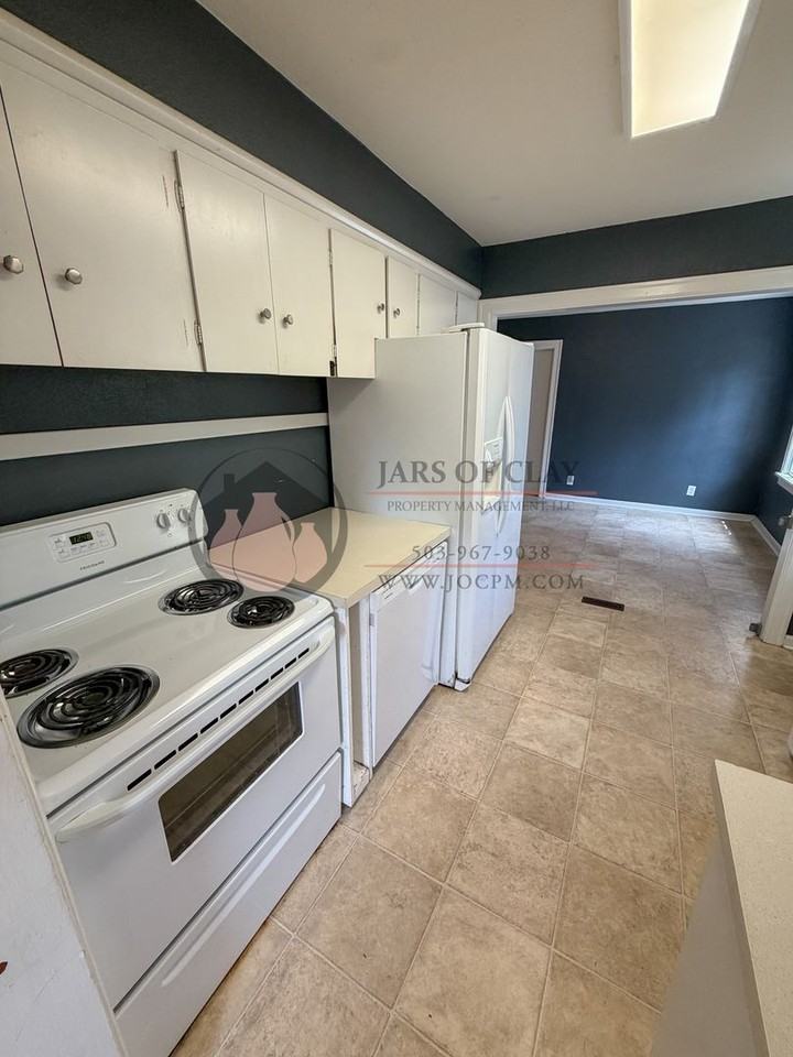 1635 Roosevelt St Ne - Photo 4 of 14