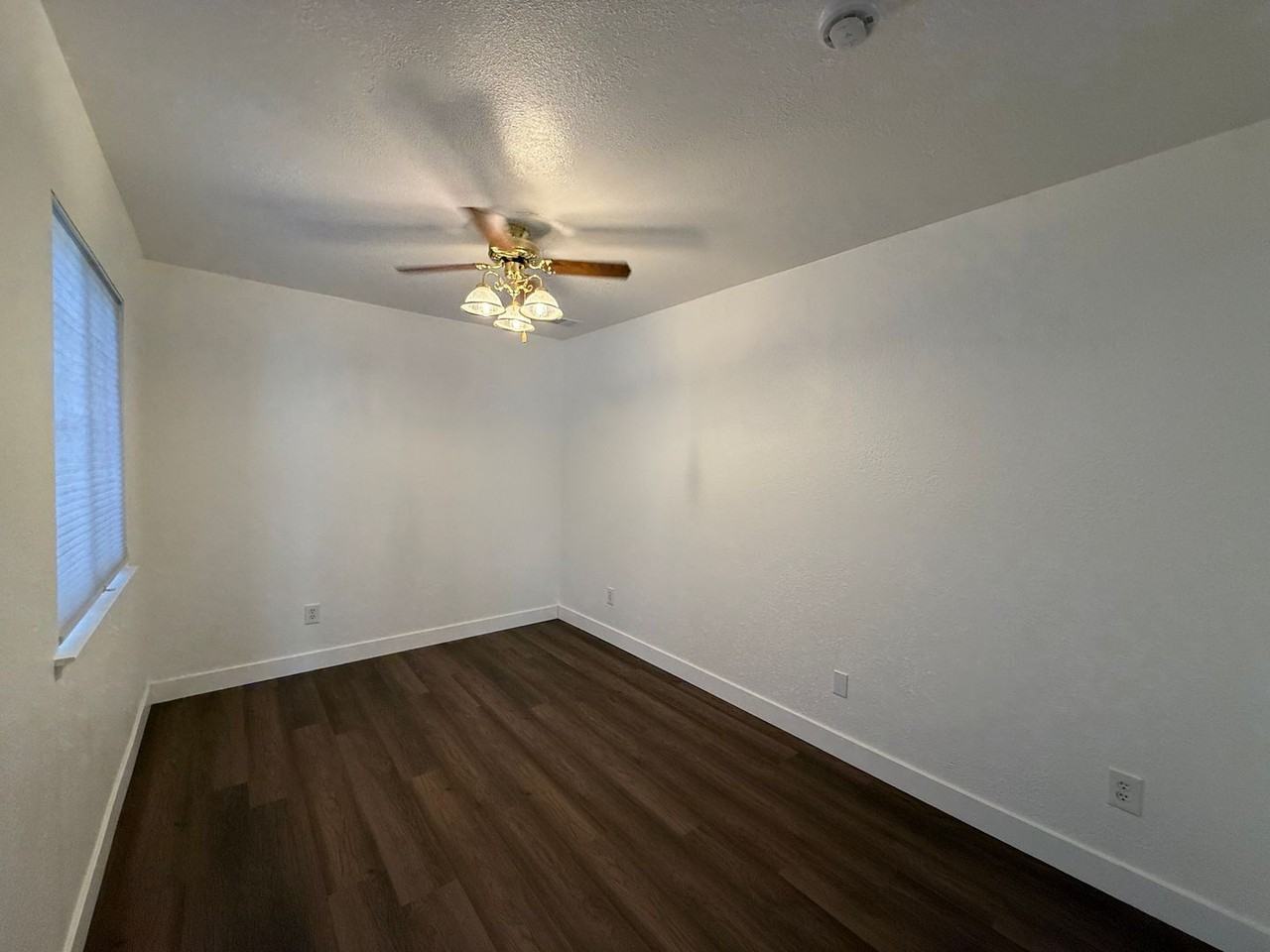 1030 Windmill Dr - Photo 2 of 14