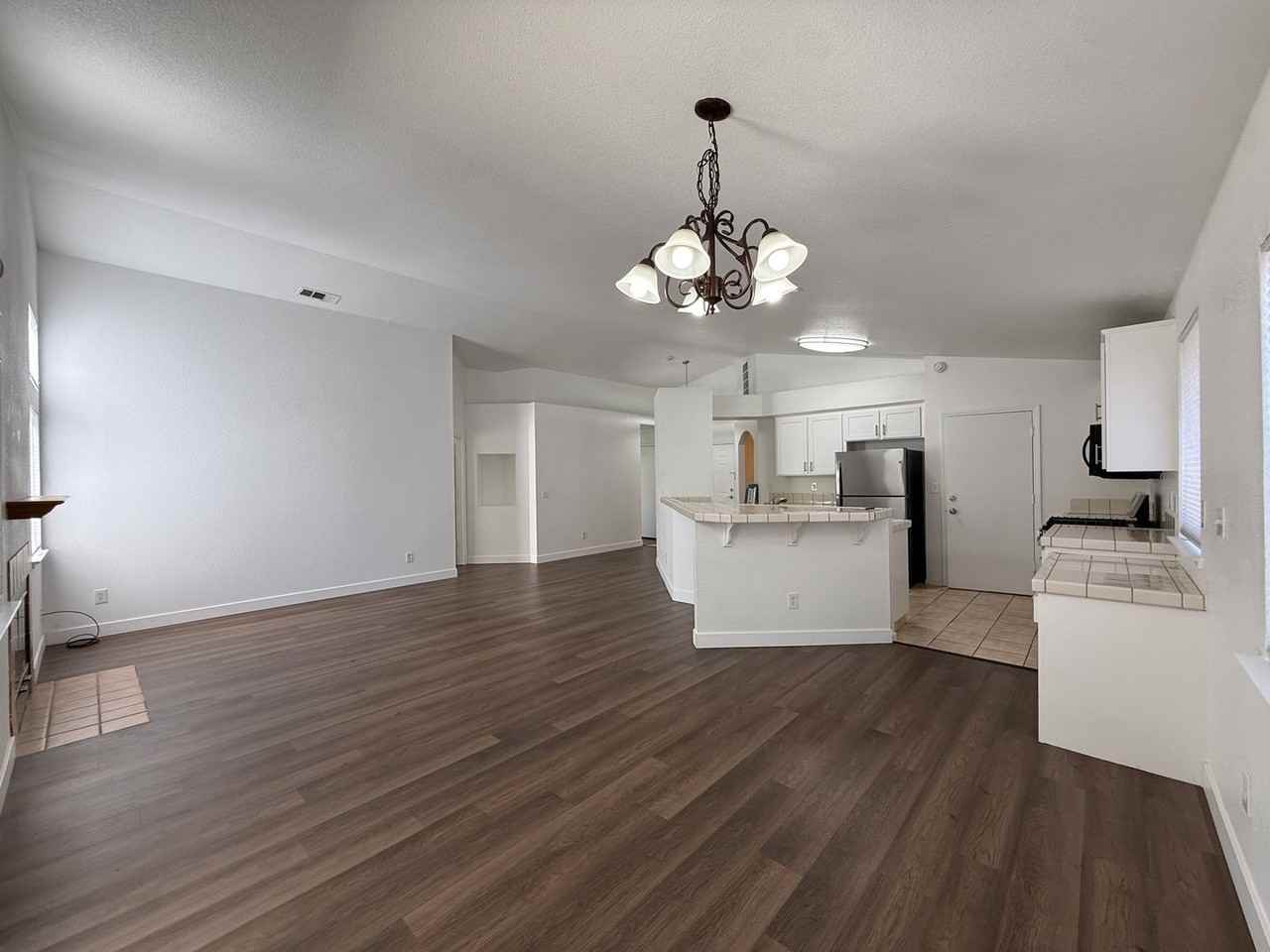 1030 Windmill Dr - Photo 3 of 14
