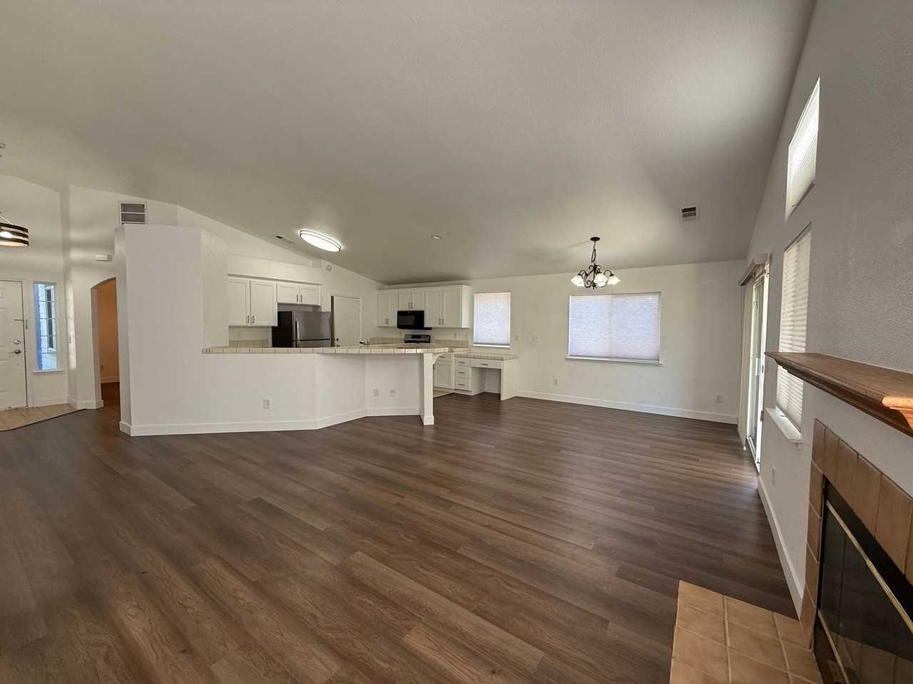 1030 Windmill Dr - Photo 5 of 14