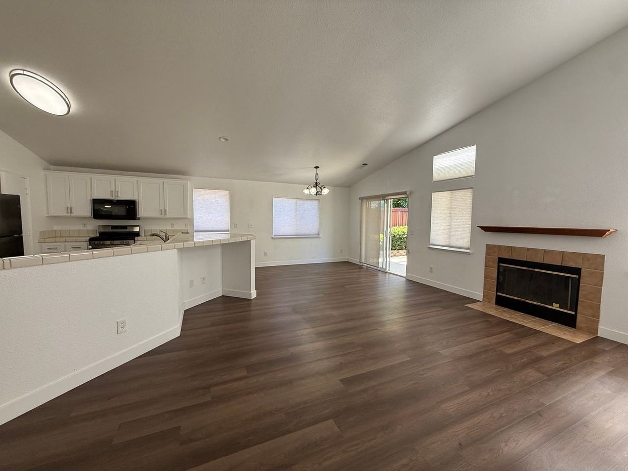 1030 Windmill Dr - Photo 6 of 14