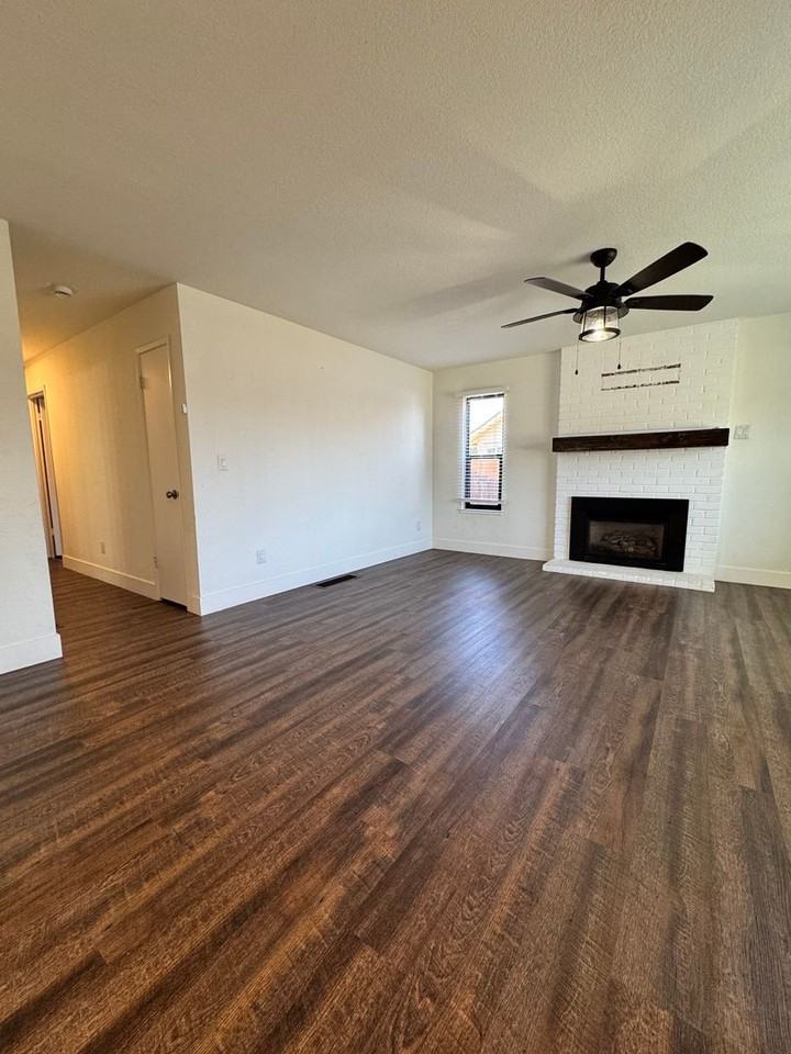 1605 Sutter Ln - Photo 3 of 21