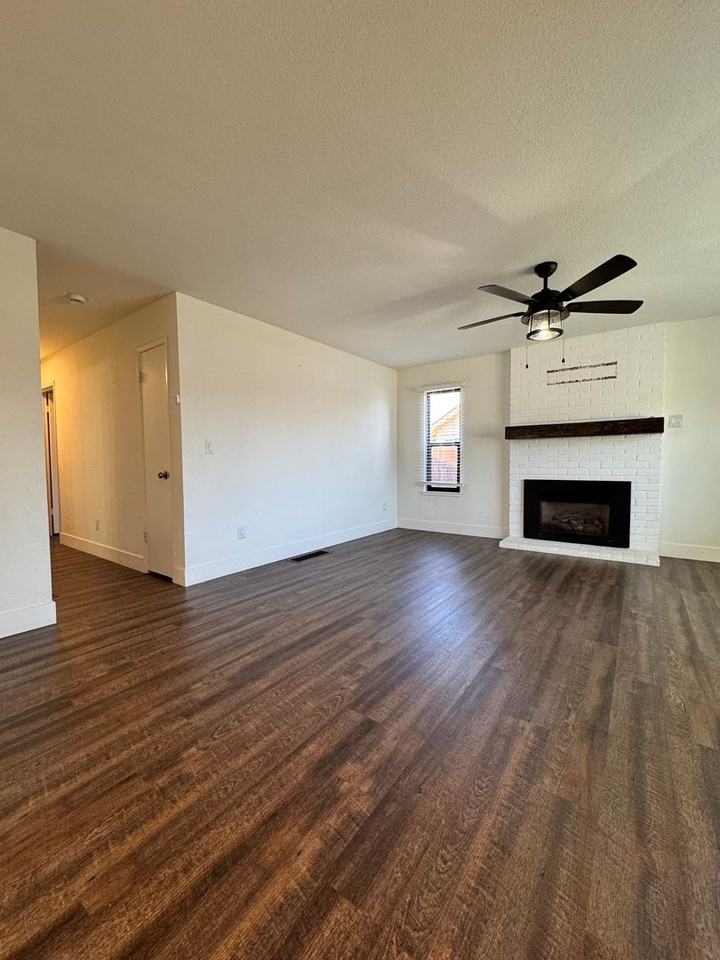 1605 Sutter Ln - Photo 4 of 21