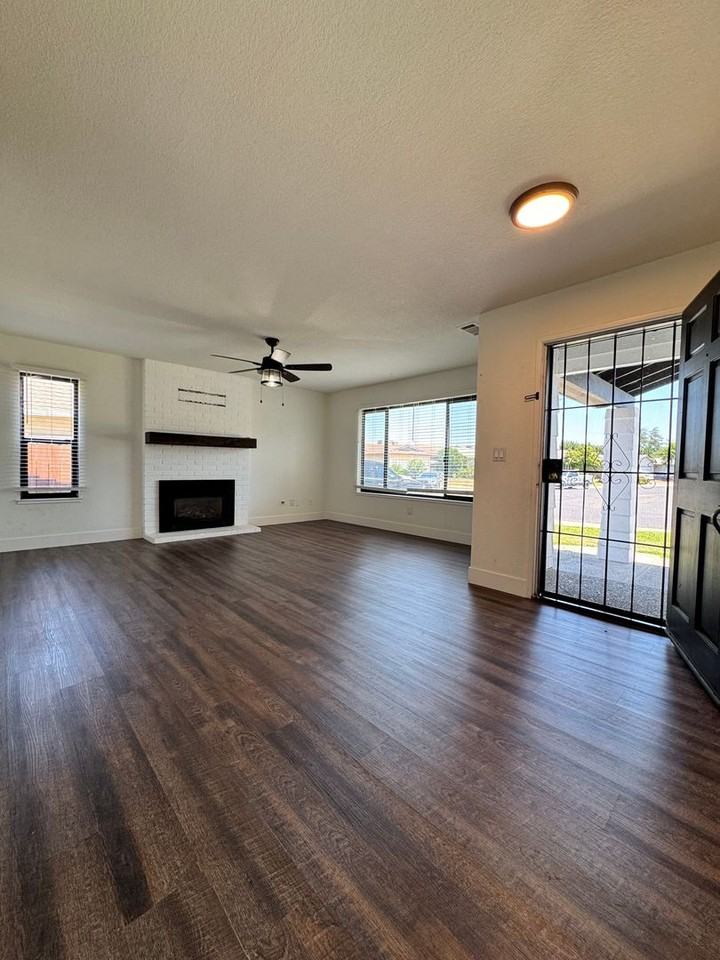 1605 Sutter Ln - Photo 5 of 21