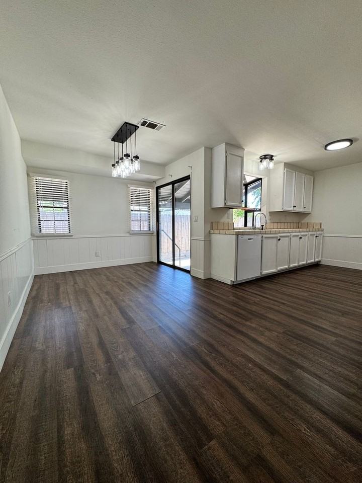 1605 Sutter Ln - Photo 7 of 20
