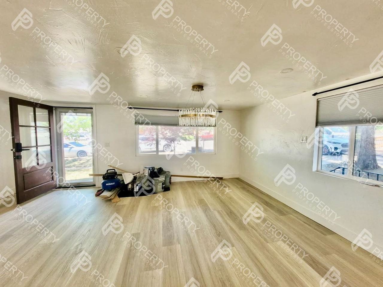 221 W 5th St - Photo 3 of 22