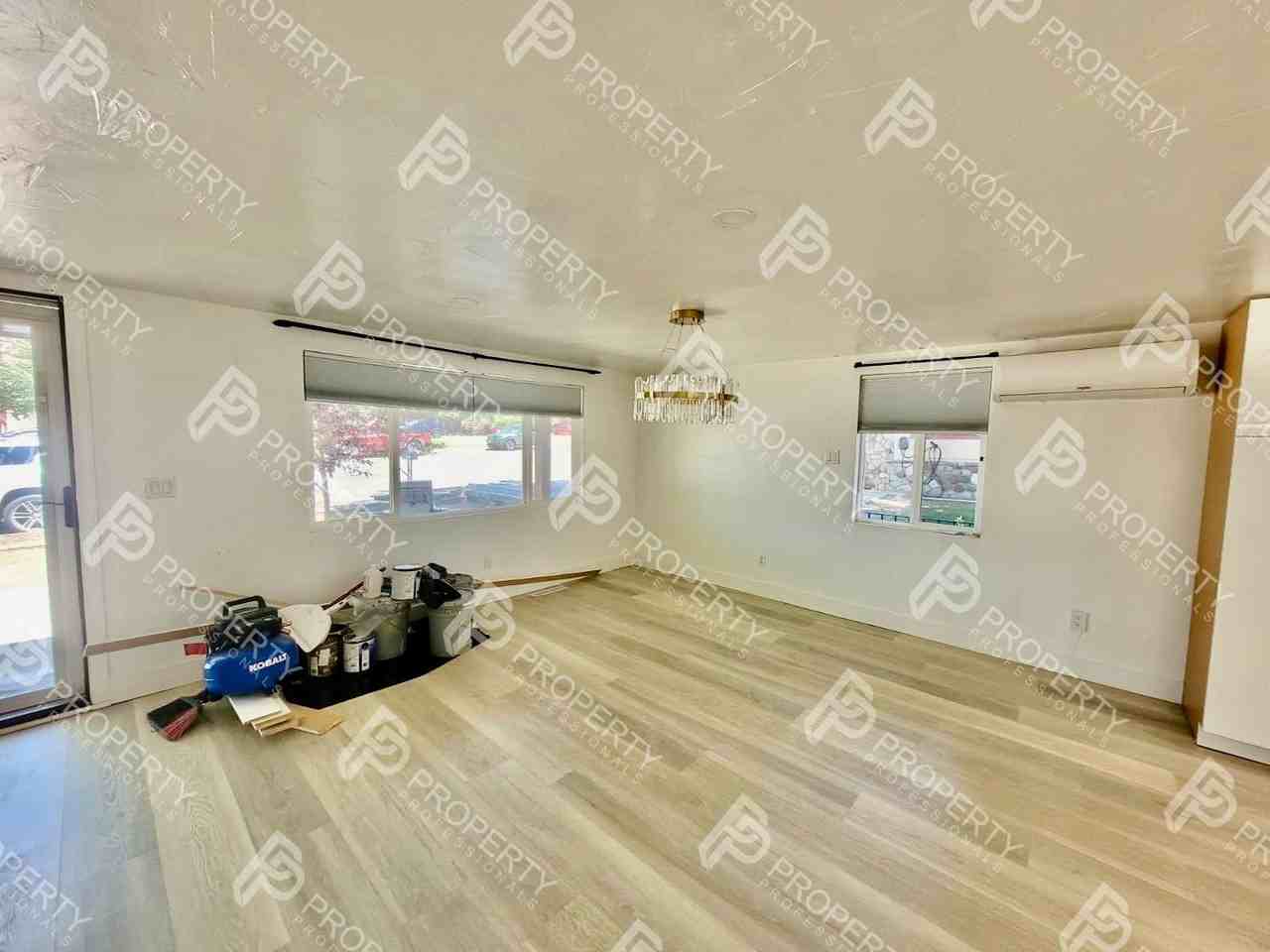 221 W 5th St - Photo 4 of 22