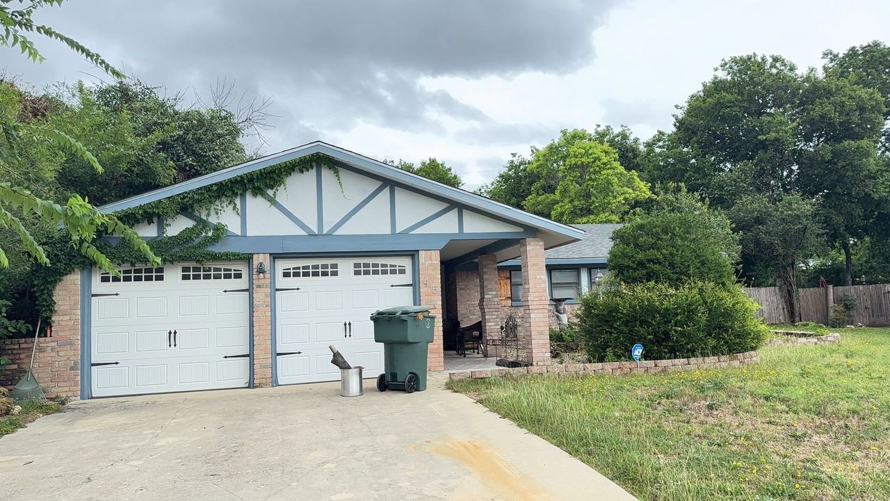 415 Orchid Dr - Photo 2 of 16