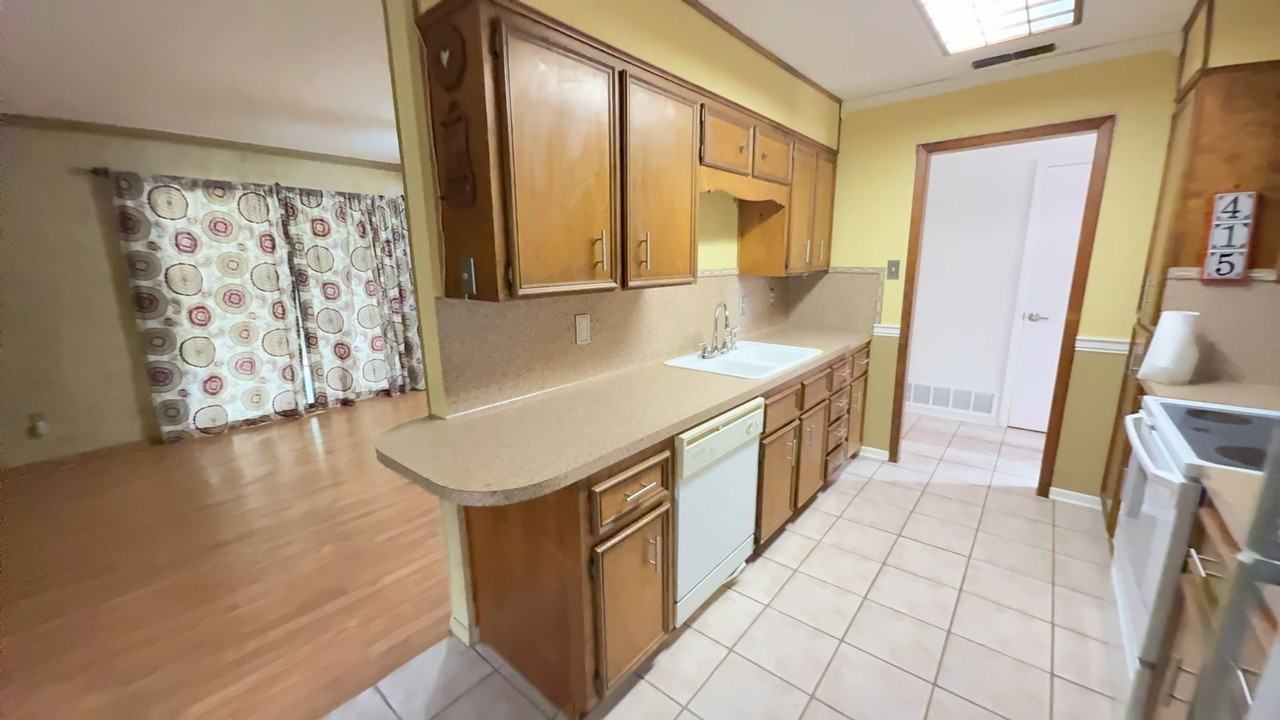 415 Orchid Dr - Photo 4 of 16