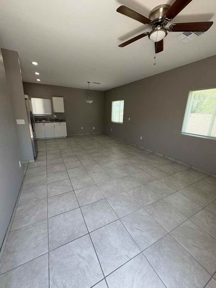 4013 E 22nd St - Photo 3 of 37