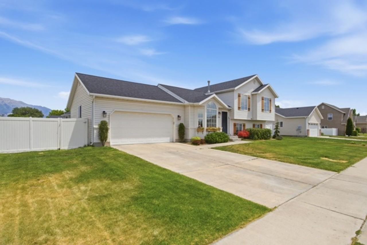 853 S 740 W - Photo 2 of 19